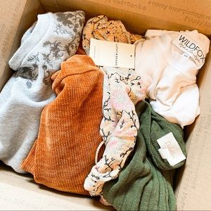 Not-So Mystery Box Size Xs/S Wildfox, anthro, AE
